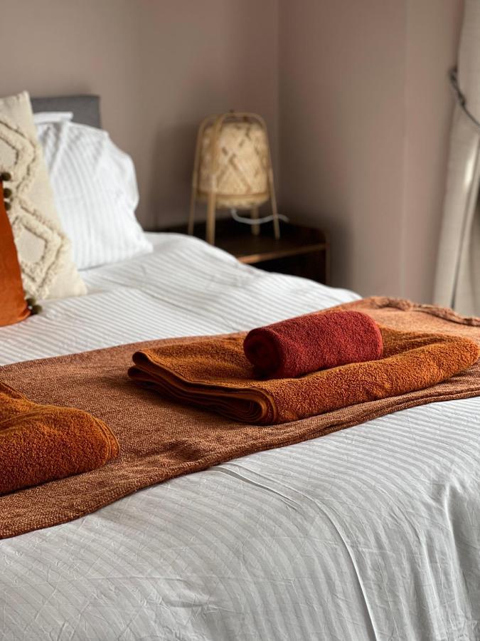 Spacious 4 Bed Rooms, Parking, Garden And Near Parks, Beaches And University Μπόρνμουθ Εξωτερικό φωτογραφία