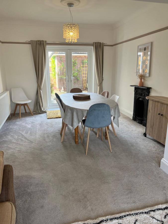 Spacious 4 Bed Rooms, Parking, Garden And Near Parks, Beaches And University Μπόρνμουθ Εξωτερικό φωτογραφία